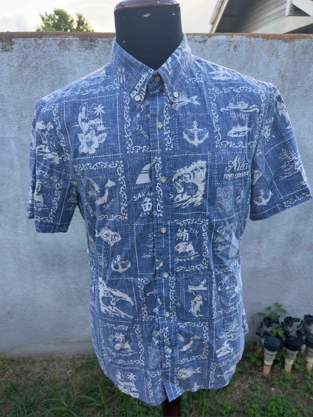 PreOwned Reyn Spooner Tailored Fit Hawaiian Shirt Full Button Blue Men's Medium